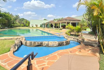 5 Bed House with En Suite at Magnolia Close - 2