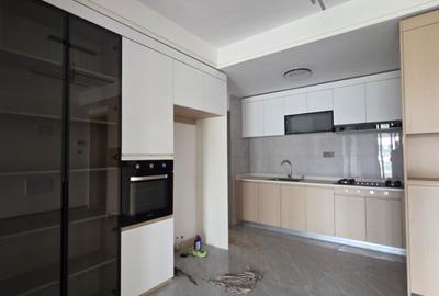 3 Bed Apartment with En Suite in Riverside - 3