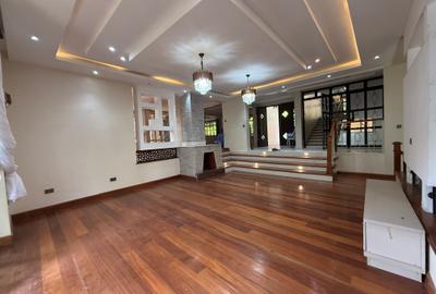 6 Bed House with En Suite in Nyari - 2