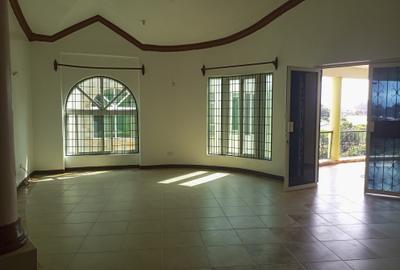 Serviced 3 Bed Apartment with En Suite in Nyali Area - 4
