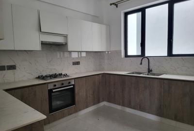 3 Bed Apartment with En Suite in Brookside - 3