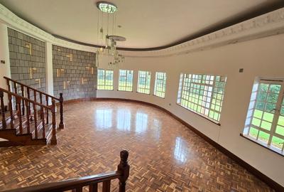 5 Bed House with En Suite in Runda