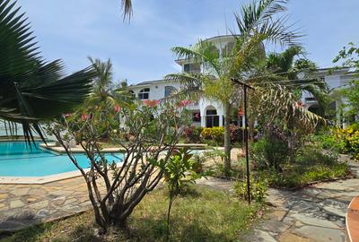 7 Bed Villa with En Suite at Serena Area - 4
