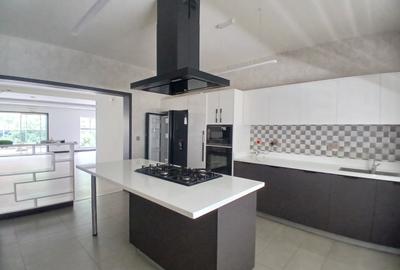 3 Bed Apartment with En Suite at Riverside Drive - 3