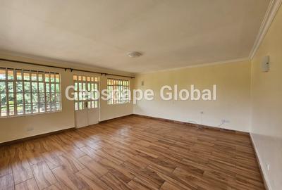 4 Bed House with En Suite in Rosslyn - 4