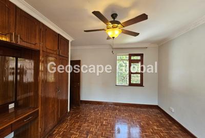 5 Bed House with En Suite in Runda