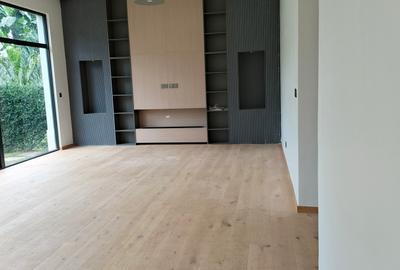 5 Bed Townhouse with En Suite at Lavington - 3