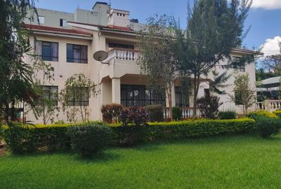 5 Bed House with Garden in Ridgeways