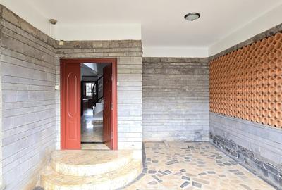 5 Bed Townhouse with En Suite at Convent Drive - 3