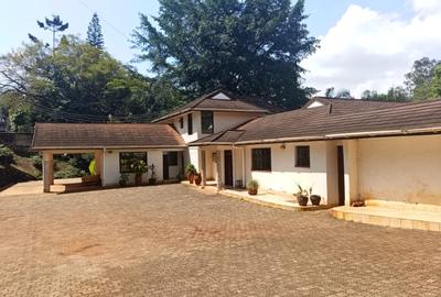 10 Bed House with En Suite at Lavington