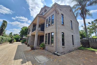 1 Bed Townhouse with En Suite in Lavington