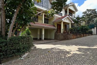 6 Bed Townhouse with En Suite at Othaya Road