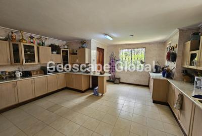 5 Bed Townhouse with En Suite in Spring Valley