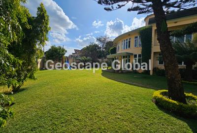 5 Bed House with En Suite in Runda
