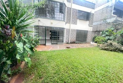 5 Bed Townhouse with En Suite in Westlands Area
