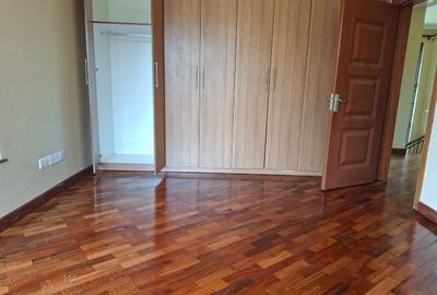 4 Bed Townhouse with En Suite in Ridgeways - 4