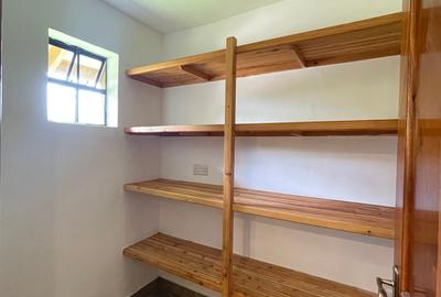 4 Bed Townhouse with En Suite at Kerarapon