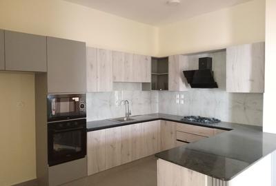 2 Bed Apartment with En Suite in Parklands