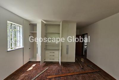 5 Bed House with En Suite in Runda - 3