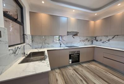 2 Bed Apartment with En Suite in Westlands Area - 3