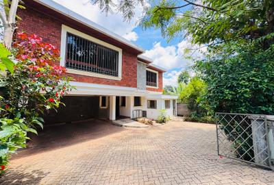 5 Bed Townhouse with Swimming Pool at Spring Valley