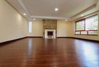 5 Bed Townhouse with En Suite in Spring Valley