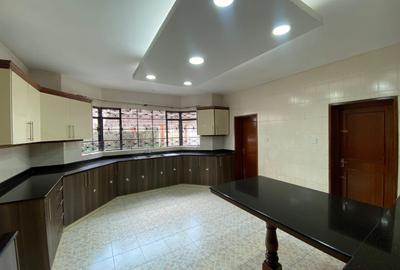 5 Bed Townhouse with En Suite in Nyari - 3