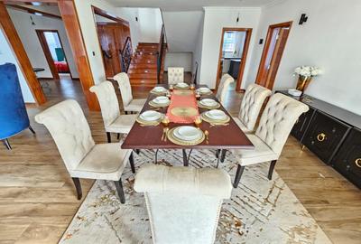 5 Bed House with En Suite in Runda
