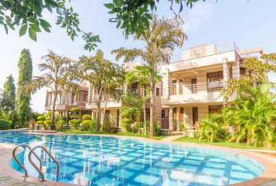 5 Bed Townhouse with En Suite at Serena