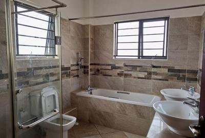 3 Bed Apartment with En Suite at Rhapta Rd