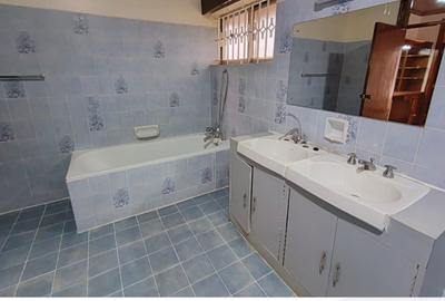 6 Bed House with En Suite at Nyari Central - 2