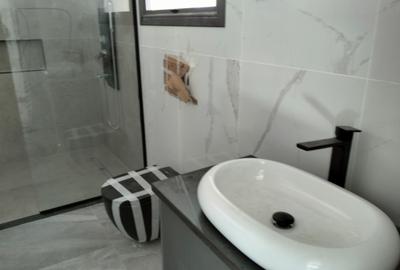 5 Bed Townhouse with En Suite in Lavington