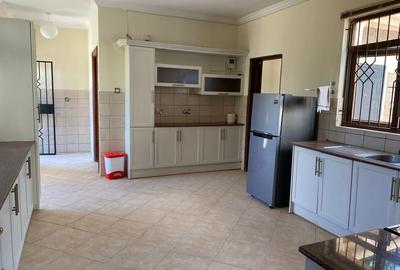 5 Bed Villa with En Suite in Kitisuru