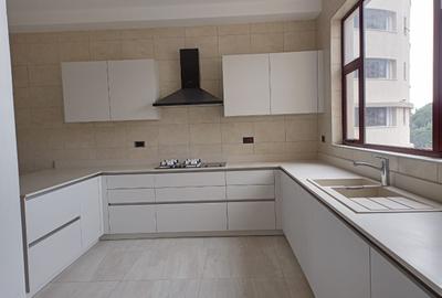 Serviced 4 Bed Apartment with En Suite in General Mathenge