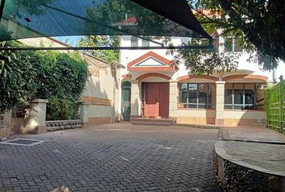 4 Bed Townhouse with En Suite in Westlands Area