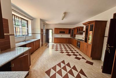 4 Bed House with En Suite in Thigiri