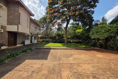 6 Bed House with Staff Quarters in Lake View