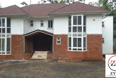 5 Bed Townhouse with En Suite at Rosslyn Lone Tree Estate