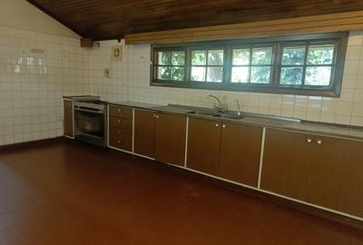 5 Bed Townhouse with En Suite in Nyari
