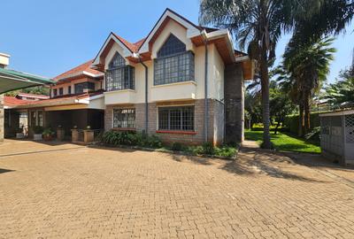 5 Bed House with En Suite in Runda