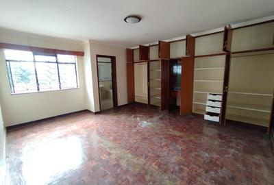 5 Bed House with En Suite in Runda - 3