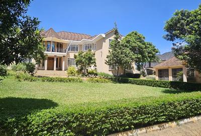 6 Bed House with En Suite in Runda - 2