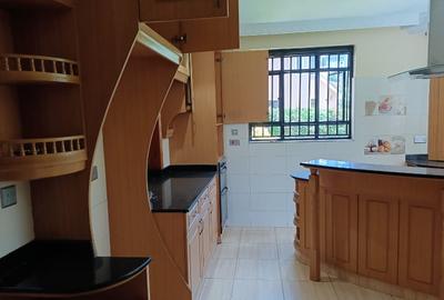 4 Bed Townhouse with En Suite in Lavington - 2