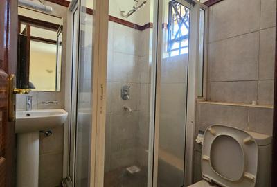 5 Bed Townhouse with En Suite in Lavington - 2