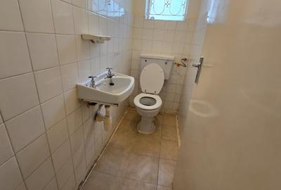 4 Bed House with En Suite in Rosslyn - 4