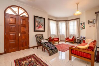 5 Bed Townhouse with En Suite in Westlands Area