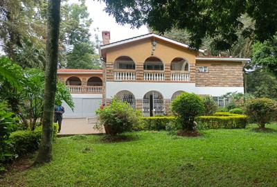 4 Bed House with En Suite in Rosslyn
