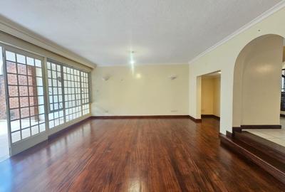 4 Bed Apartment with En Suite in Riverside