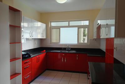 3 Bed Apartment with En Suite in Brookside