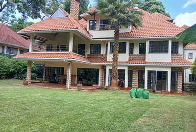 5 Bed Villa with En Suite in Rosslyn - 3
